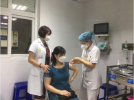 Thai phụ bị sốt sau tiêm vaccine COVID-19 có nên dùng thuốc?