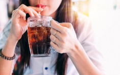 Hạn chế tiêu thụ đồ uống có đường dịp Tết để bảo vệ sức khỏe