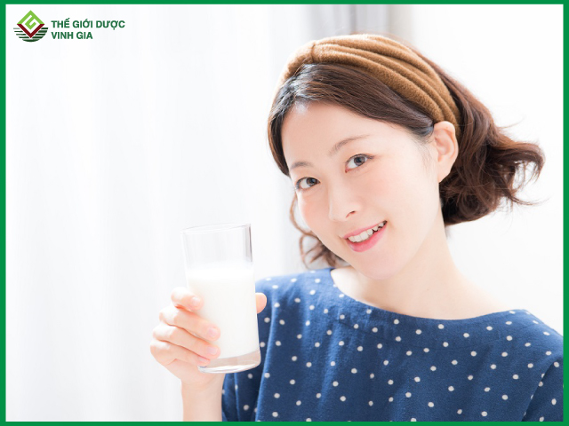 Vì sao khi uống sữa sẽ giúp tăng trưởng chiều cao ở tuổi dậy thì?