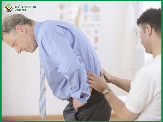Chăm sóc bệnh nhân thoái hóa cột sống lưng bằng việc massage để giảm đau