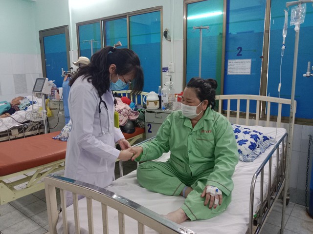 Bệnh nhân điều trị béo phì tại Bệnh viện Nguyễn Tri Phương. Ảnh: BVCC