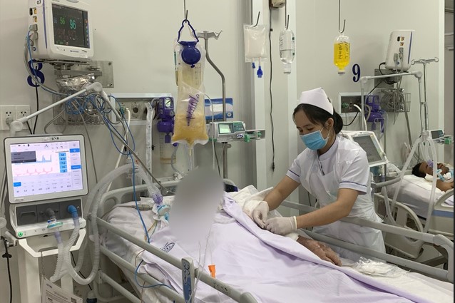 Điều trị cho bệnh nhân ngộ độc ngộ độc botulinum trên địa bàn TP Hồ Chí Minh tại Bệnh viện Chợ Rẫy.